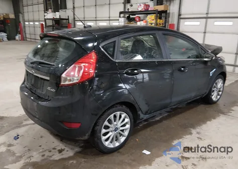 2018 Ford Fiesta Titanium z USA, uszkodzony, nr VIN 3FADP4FJXJM139559